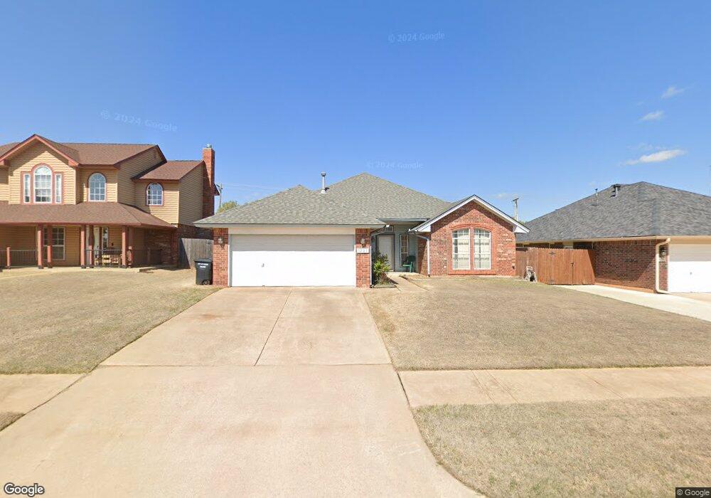 1221 NE 26th St, Moore, OK 73160 - photo 1