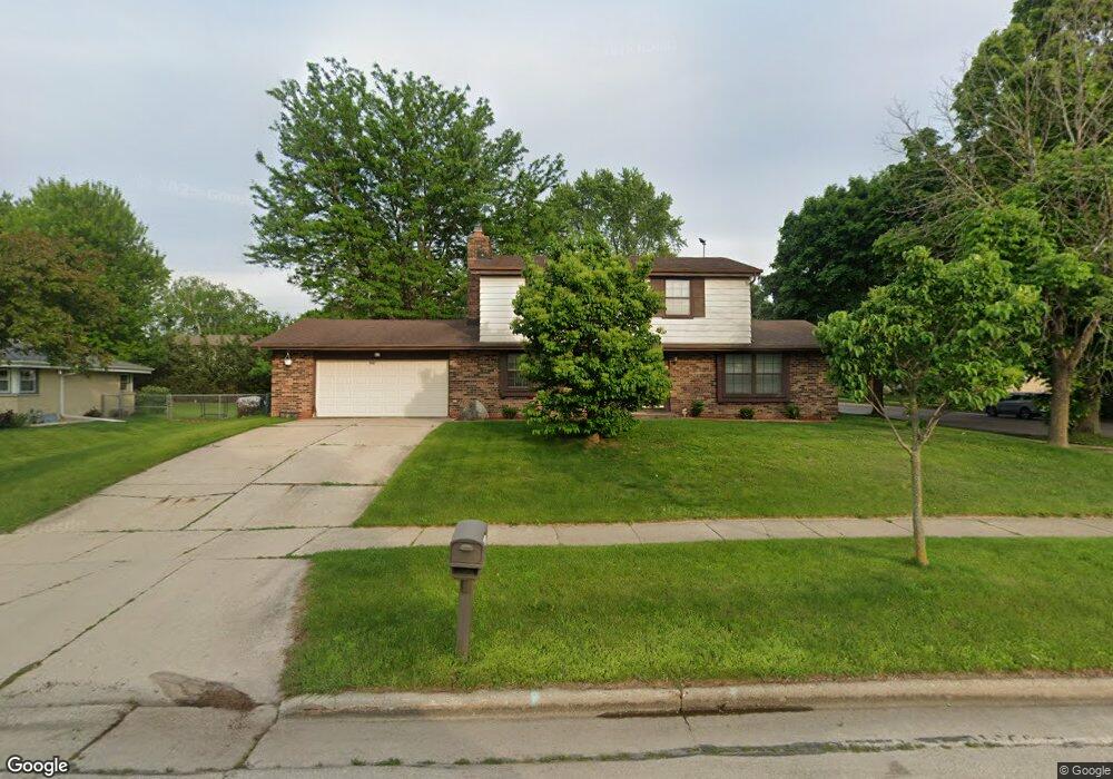 2201 Saratoga Rd, Waukesha, WI 53186 - photo 1