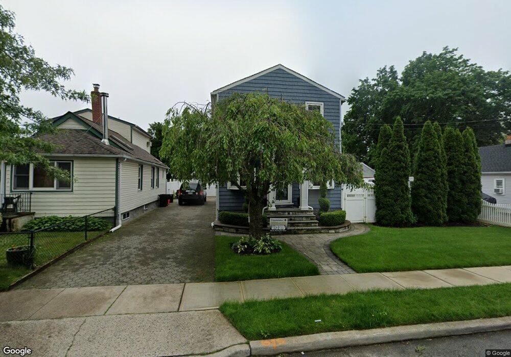 582 Washington Ave, West Hempstead, NY 11552 - photo 1