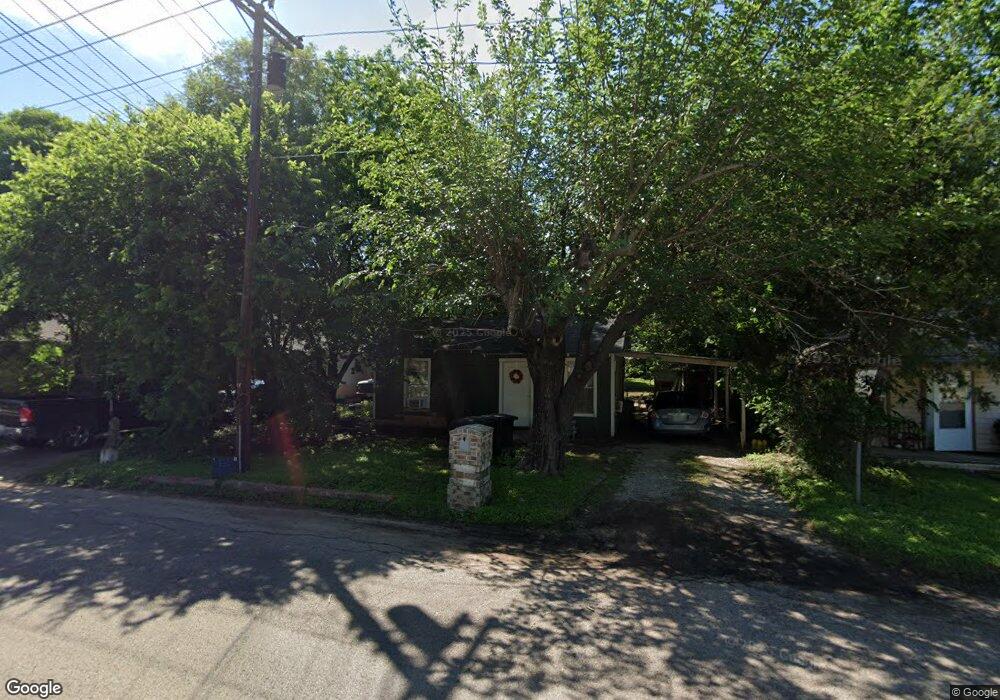 539 W Wilson St, Cleburne, TX 76033 - photo 1