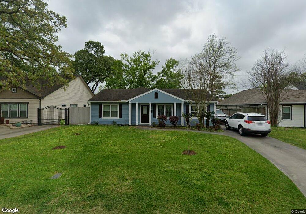 1717 Woodcrest Dr, Houston, TX 77018 - photo 1