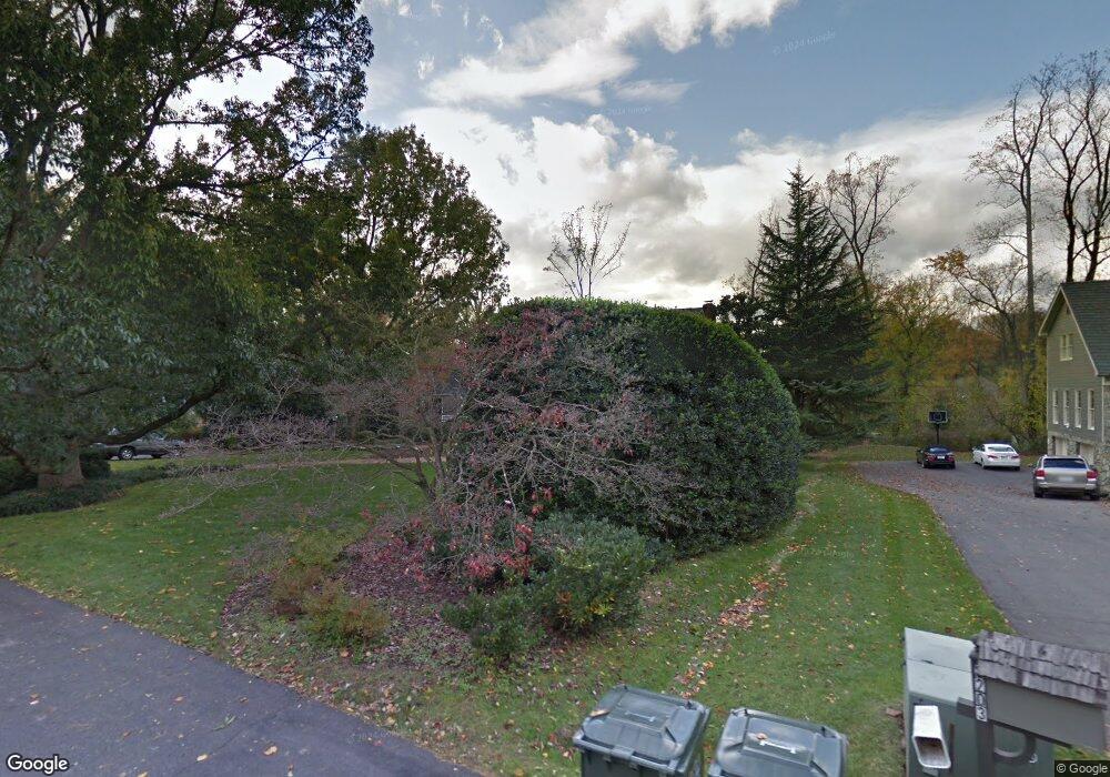 8205 Spring Hill Ln, McLean, VA 22102 - photo 1