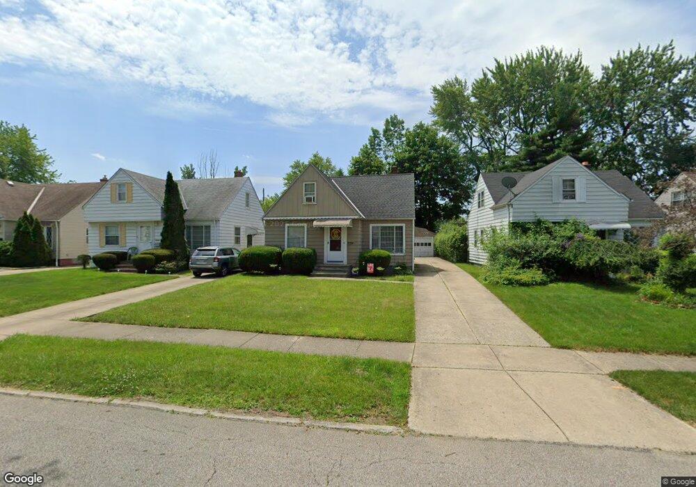 18410 Lewis Dr, Maple Heights, OH 44137 - photo 1