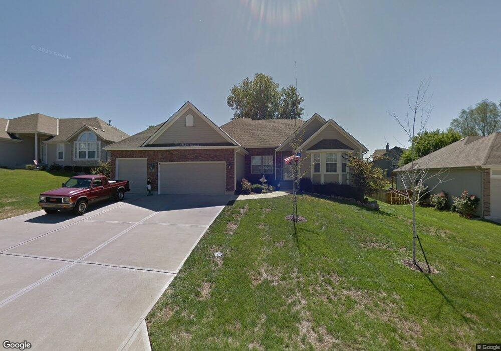 1105 SW Whistle Dr, Lees Summit, MO 64082 - photo 1