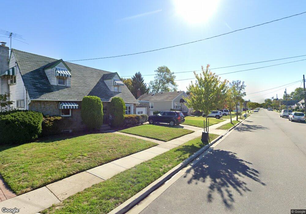 260 Beebe Rd, Mineola, NY 11501 - photo 1