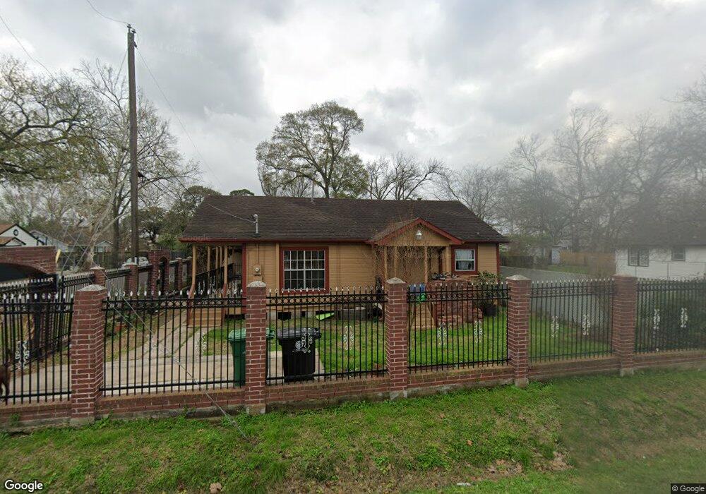 7025 Amber St, Houston, TX 77022 - photo 1