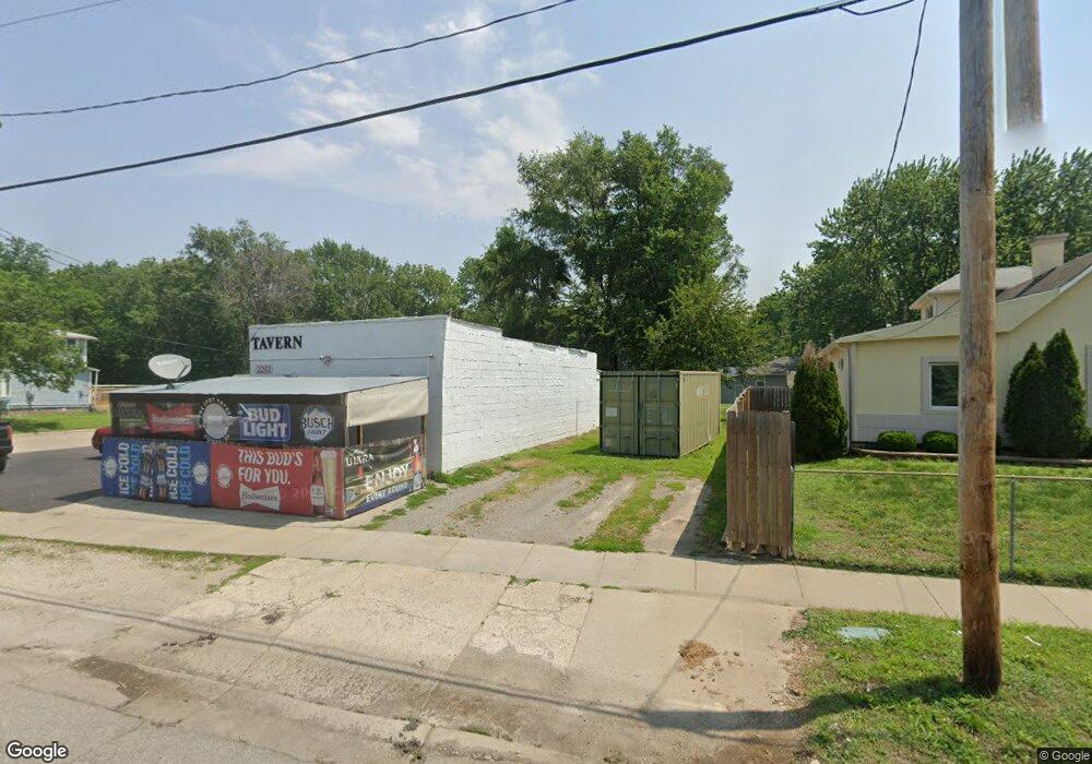 2204 SW Buchanan St, Topeka, KS 66611 - photo 1