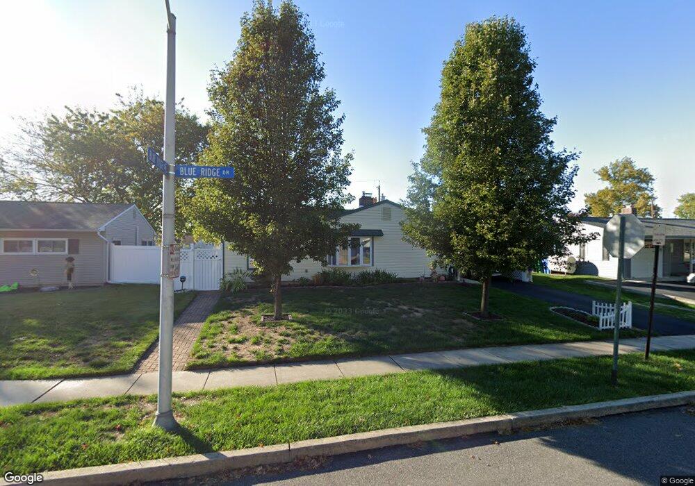 62 Blue Ridge Dr, Levittown, PA 19057 - photo 1