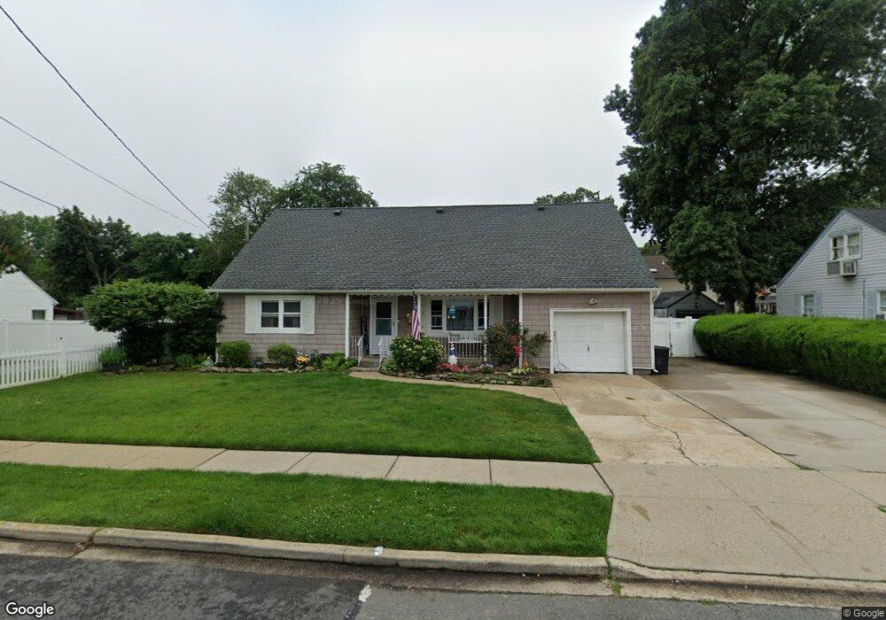 624 Robin Ct, West Hempstead, NY 11552 - photo 1