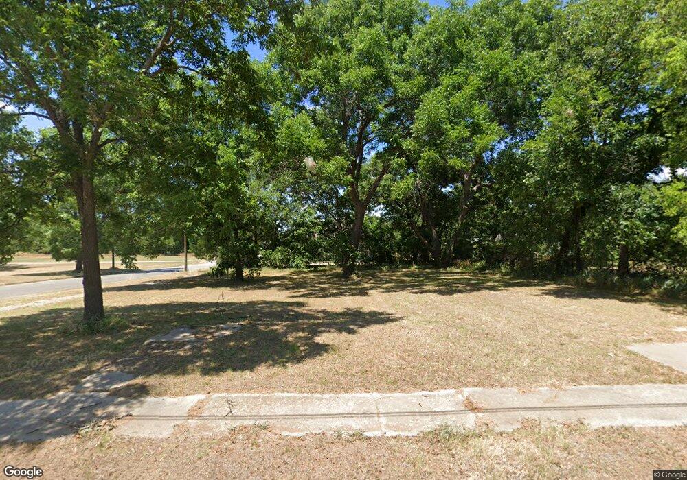 903 Throckmorton St, Gainesville, TX 76240 - photo 1