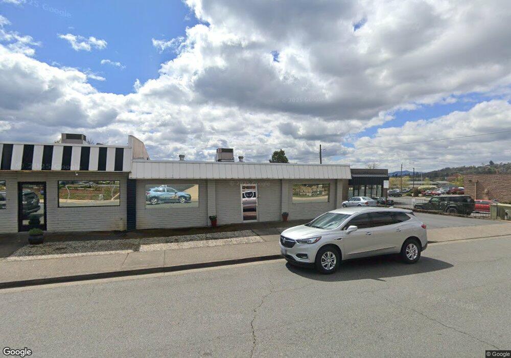 215 NE Hillcrest Dr unit 1-9, Grants Pass, OR 97526 - photo 1