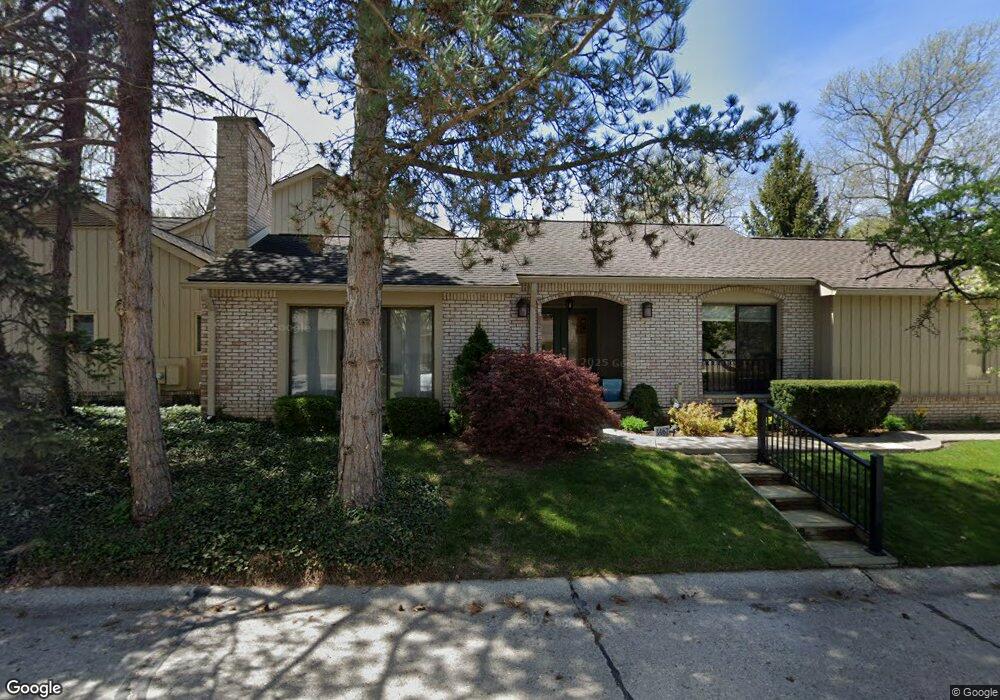 1443 Ravineview Ct, Bloomfield Hills, MI 48304 - photo 1