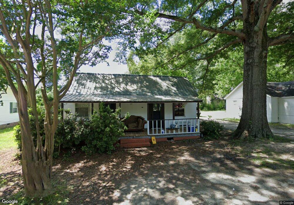 904 Pineview St, Camden, SC 29020 - photo 1