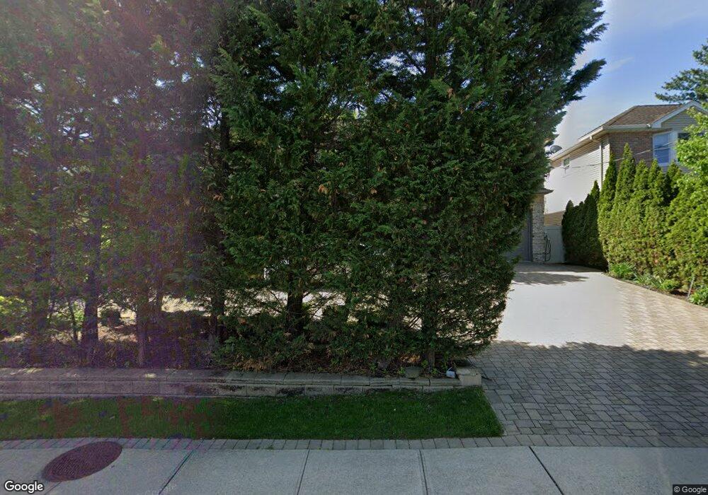 642 Emerson Dr, West Hempstead, NY 11552 - photo 1