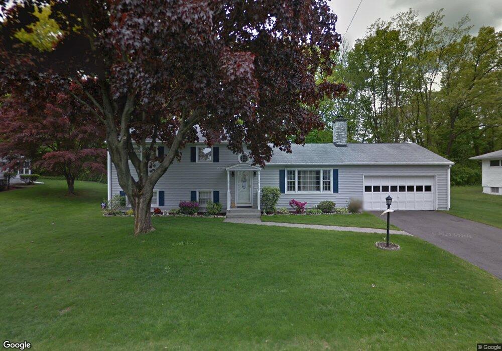 122 Piping Rock Dr, Waterbury, CT 06706 - photo 1