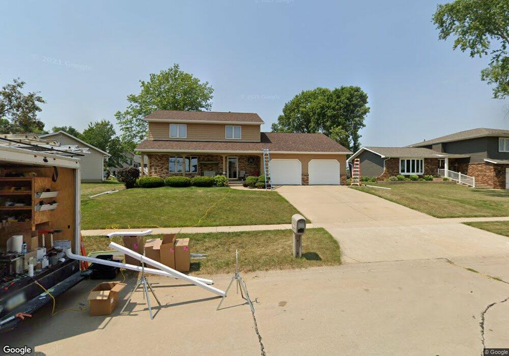 2035 Vista Cir NW, Cedar Rapids, IA 52405 - photo 1