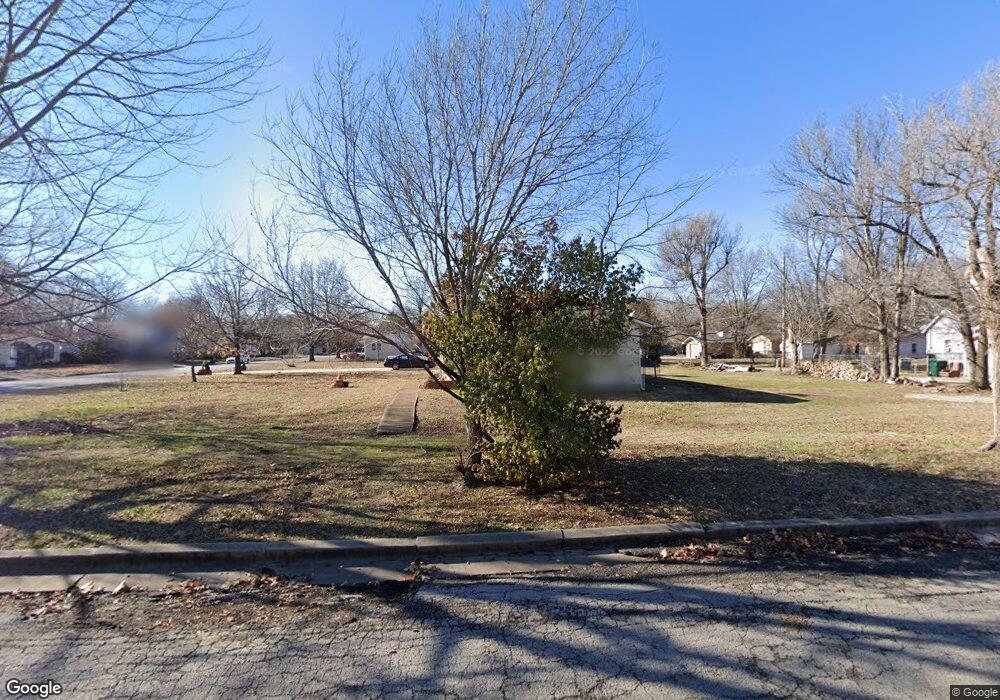 2401 Appleton Ave, Parsons, KS 67357 - photo 1