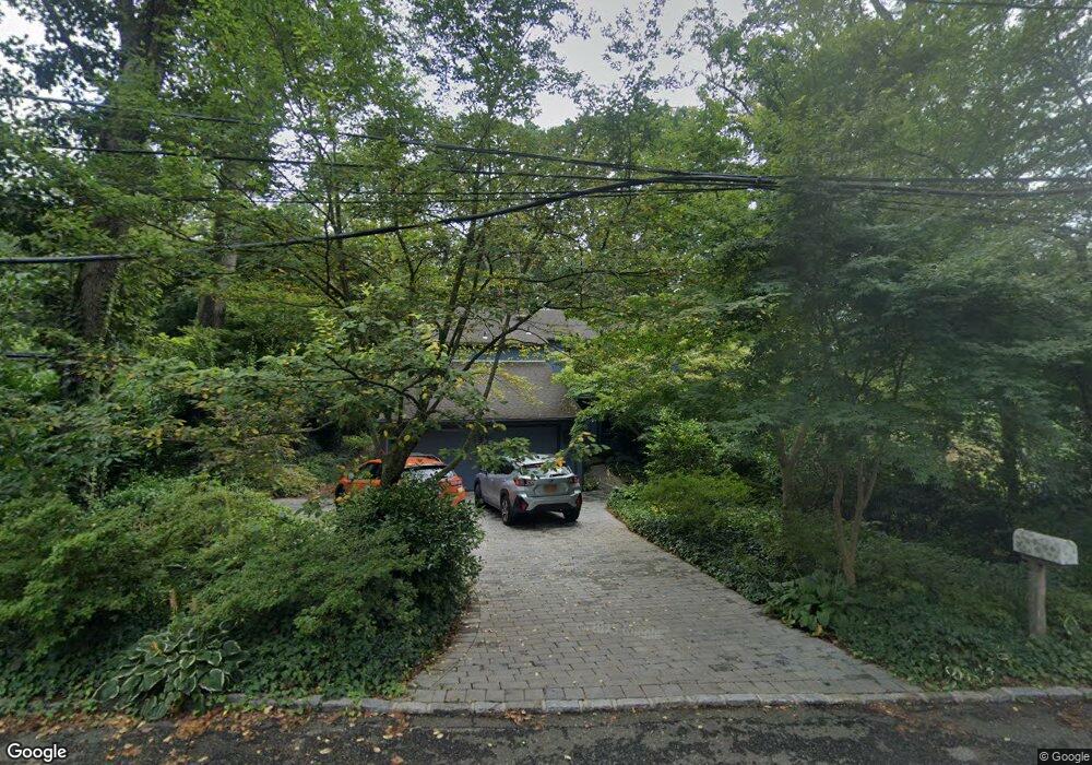 15 Tanglewood Ln, Sea Cliff, NY 11579 - photo 1