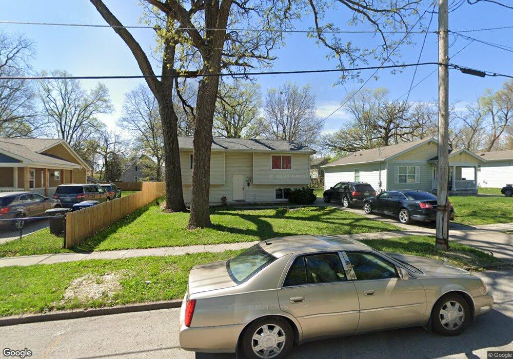 2102 Meek Ave, Des Moines, IA 50311 - photo 1