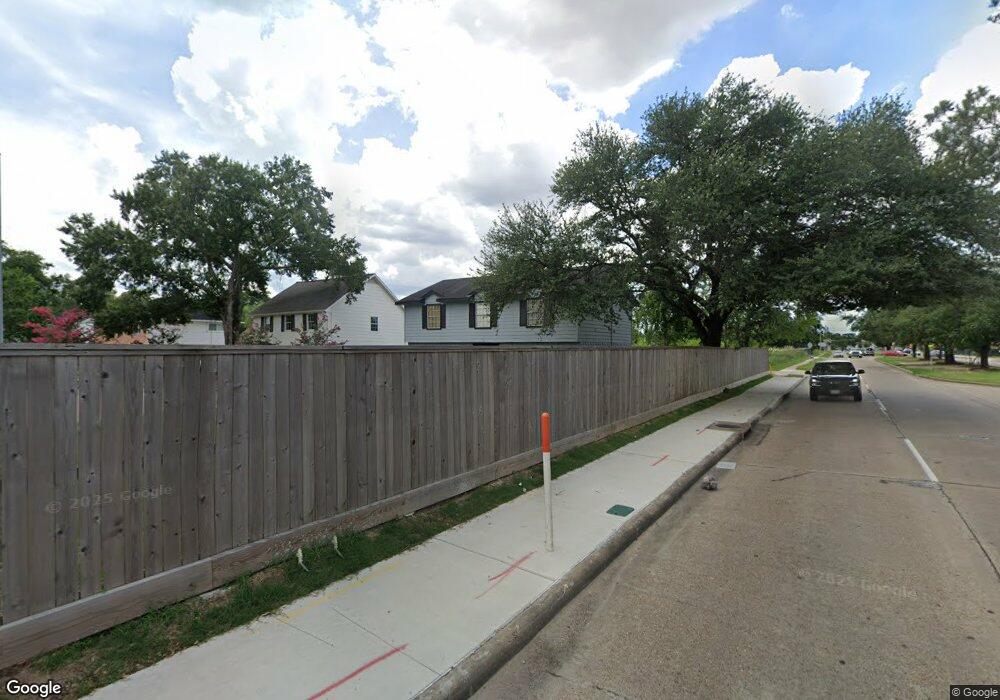 5635 Oak Trail Ln, Houston, TX 77091 - photo 1