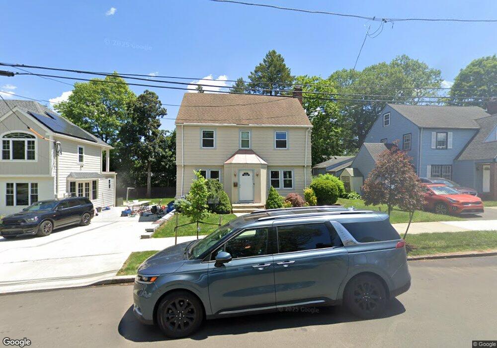 245 Roydon Rd, New Haven, CT 06511 - photo 1