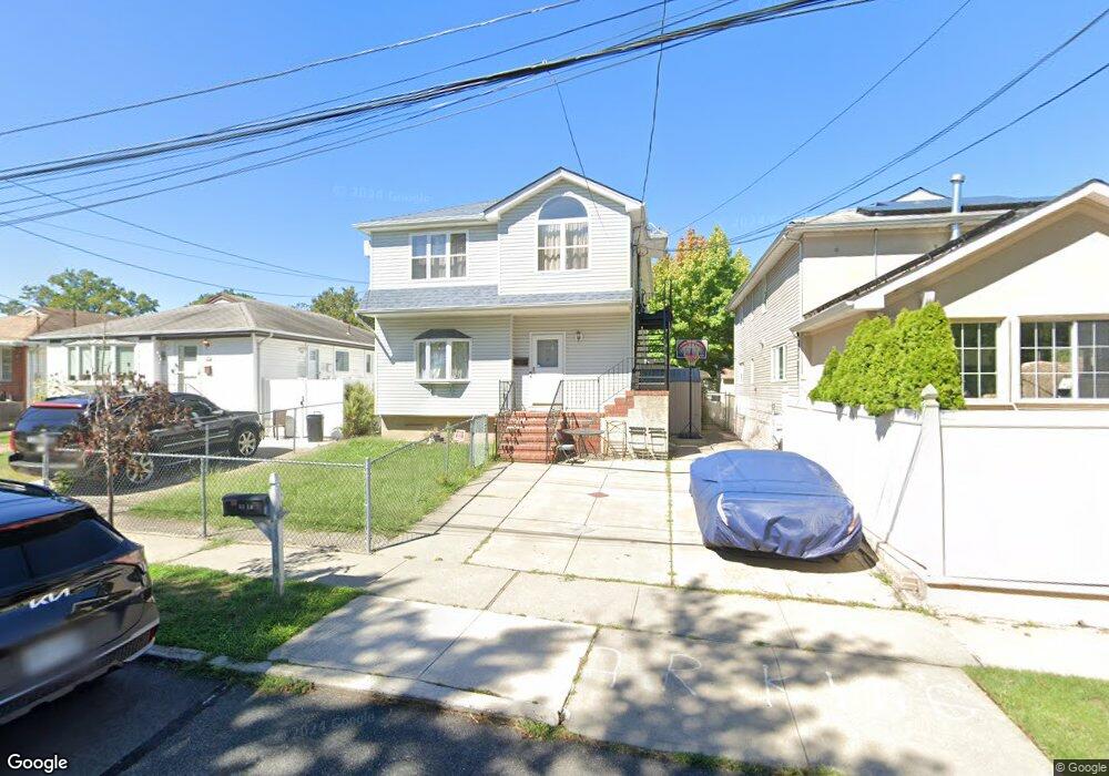 2067 N Railroad Ave, Staten Island, NY 10306 - photo 1