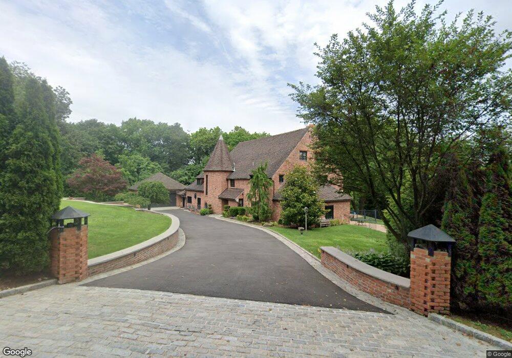 39 Deer Park Rd, Great Neck, NY 11024 - photo 1