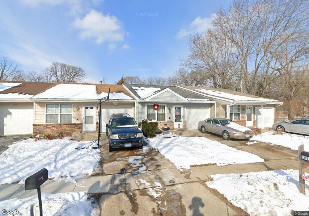 1010 Stratford Ln, Algonquin, IL 60102 - photo 1