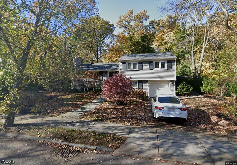 170 Middlesex Rd, Chestnut Hill, MA 02467 - photo 1