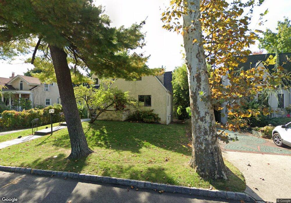 16 Avalon Rd, Great Neck, NY 11021 - photo 1