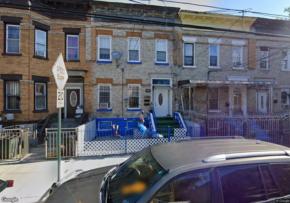 10443 164th St, Jamaica, NY 11433 - photo 1