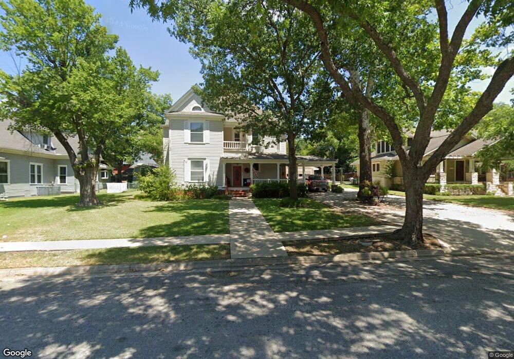 910 S Denton St, Gainesville, TX 76240 - photo 1