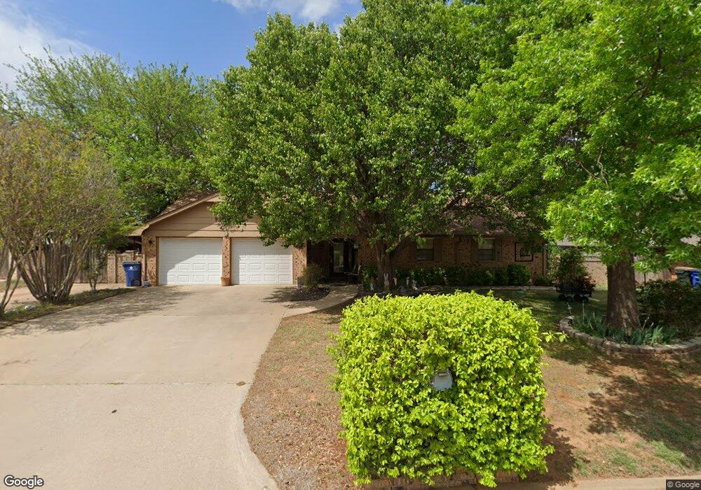 1925 Woodcrest Dr, Duncan, OK 73533 - photo 1