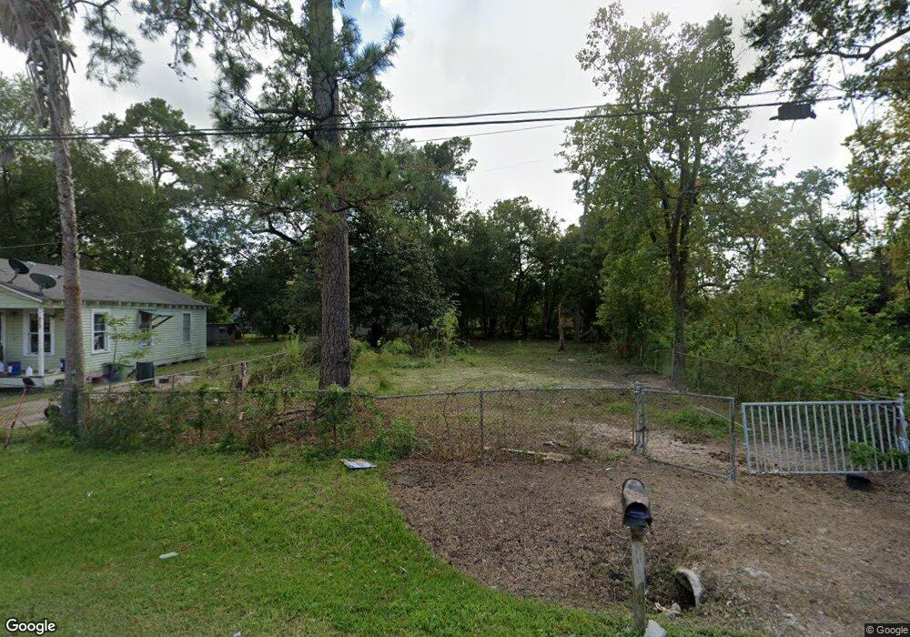 6906 Weyburn St, Houston, TX 77028 - photo 1