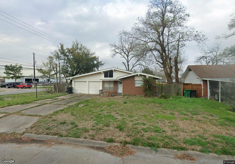 558 W Troy Rd, Houston, TX 77091 - photo 1