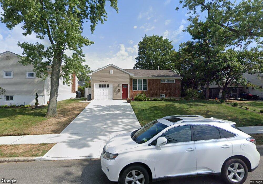 26 Eastwood Ln, Valley Stream, NY 11581 - photo 1