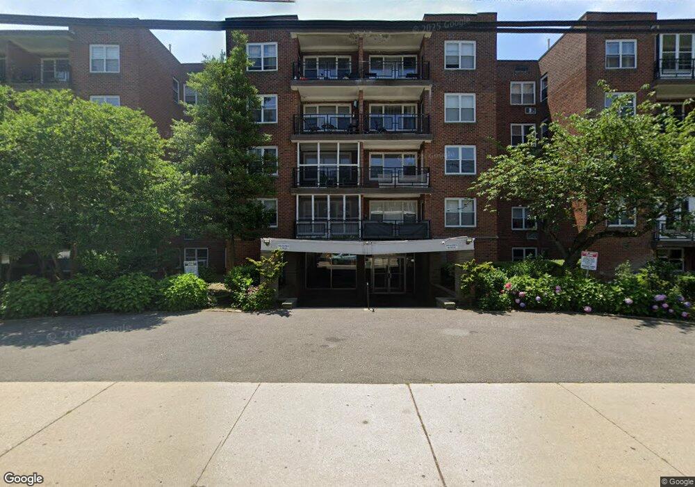 Park Sutton unit 1K, Freeport, NY 11520 - photo 1