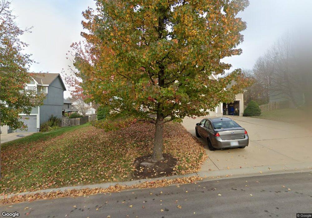 4919 Hilltop Dr, Shawnee, KS 66226 - photo 1