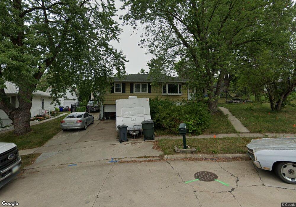 3200 Castle Dr SW, Cedar Rapids, IA 52404 - photo 1