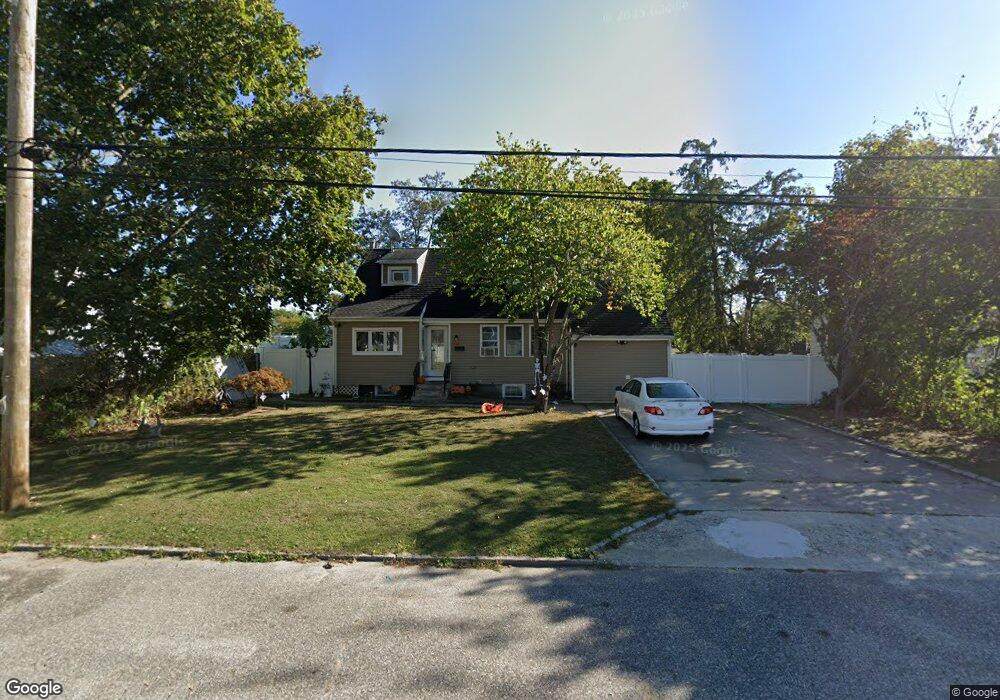 54 Hickory St, Central Islip, NY 11722 - photo 1