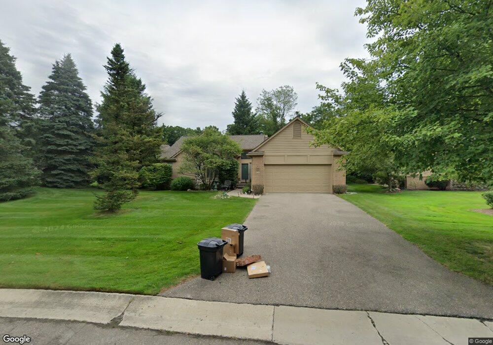 5005 Lagoons Cir, West Bloomfield, MI 48323 - photo 1