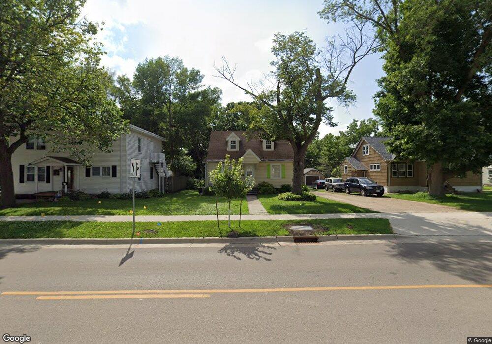 911 Bridge Ave, Albert Lea, MN 56007 - photo 1