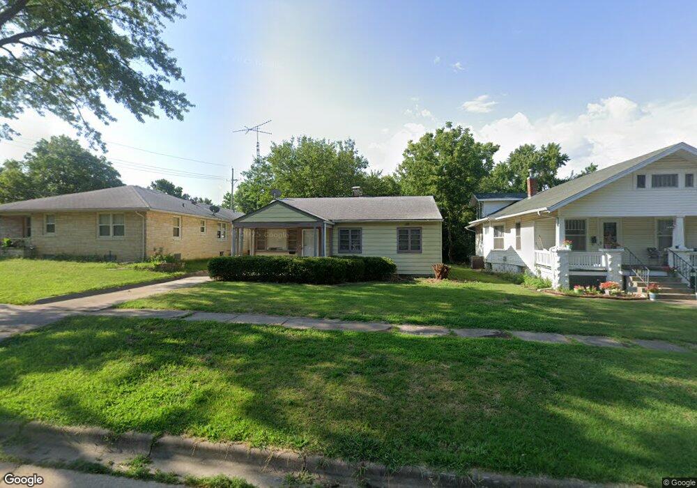 2209 SW Wilmington Ct, Topeka, KS 66606 - photo 1