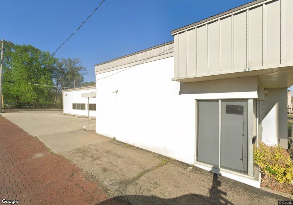 813 SW 6th Ave, Topeka, KS 66603 - photo 1