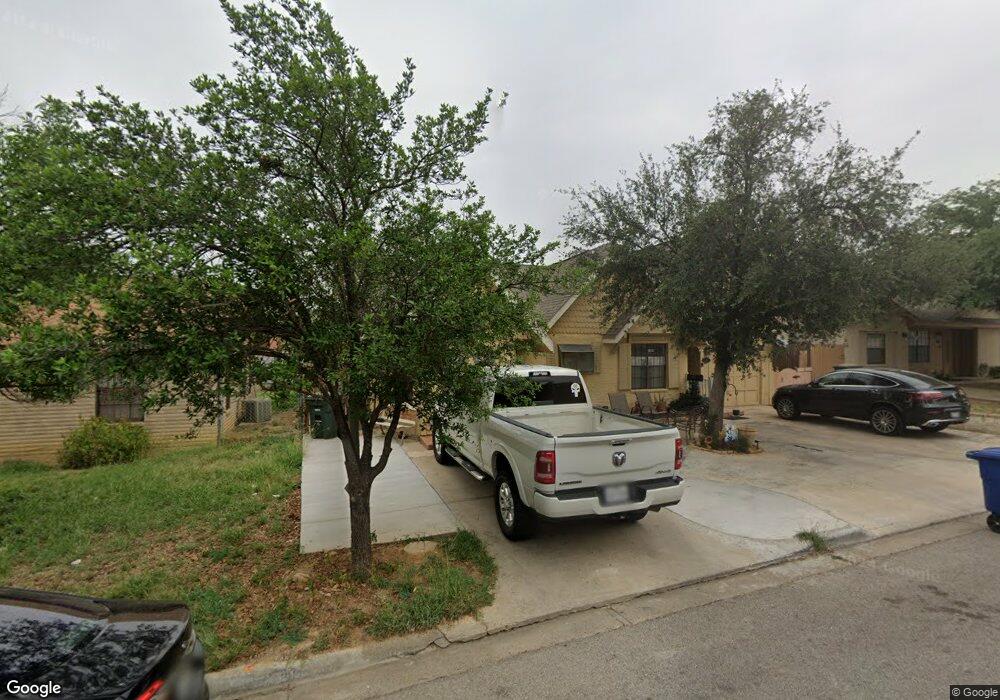 1404 Hemlock Dr, Laredo, TX 78041 - photo 1
