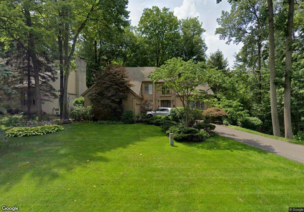 2366 Jakewood Dr, West Bloomfield, MI 48324 - photo 1