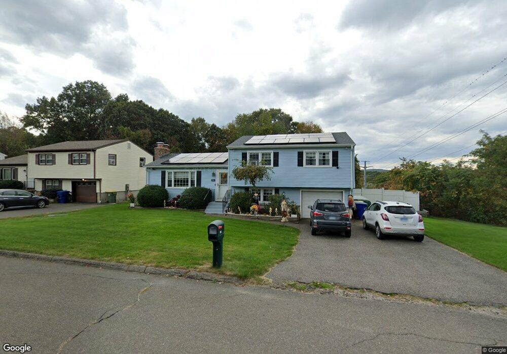 126 Dellwood Dr, Waterbury, CT 06708 - photo 1