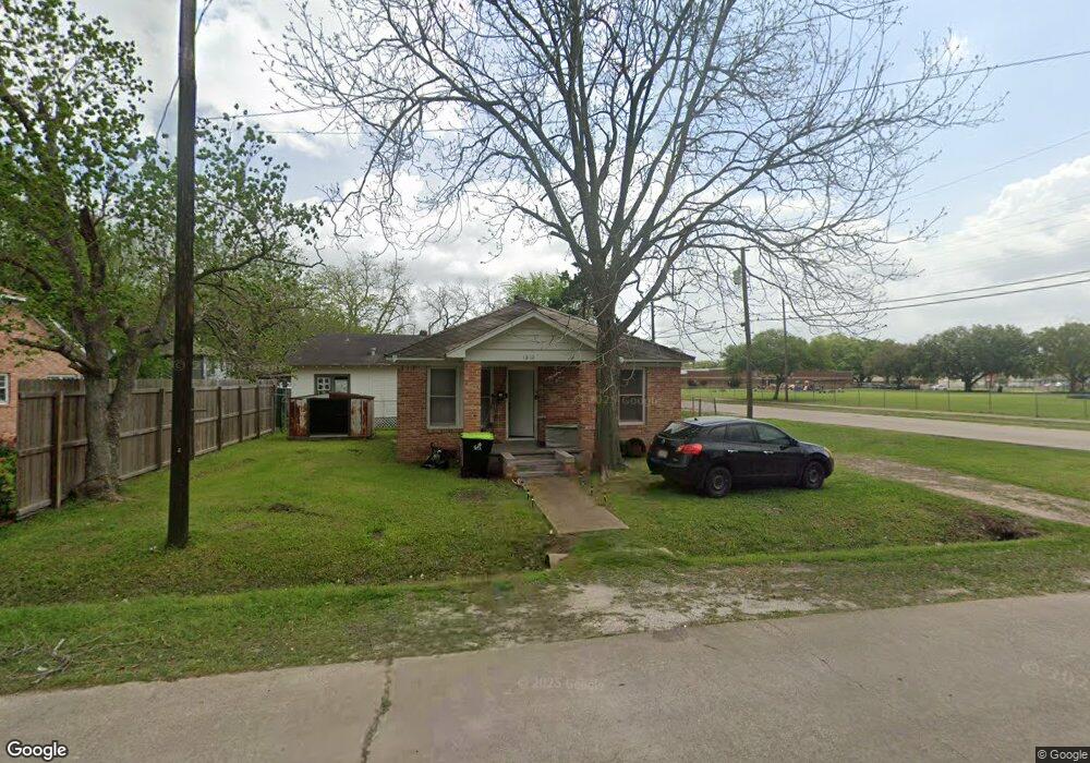 1819 Cottonwood Ave, Bay City, TX 77414 - photo 1