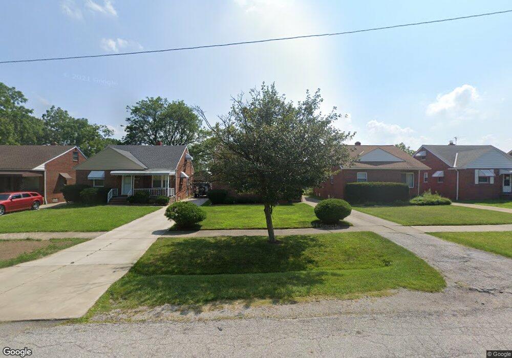 19390 Mccracken Rd, Maple Heights, OH 44137 - photo 1