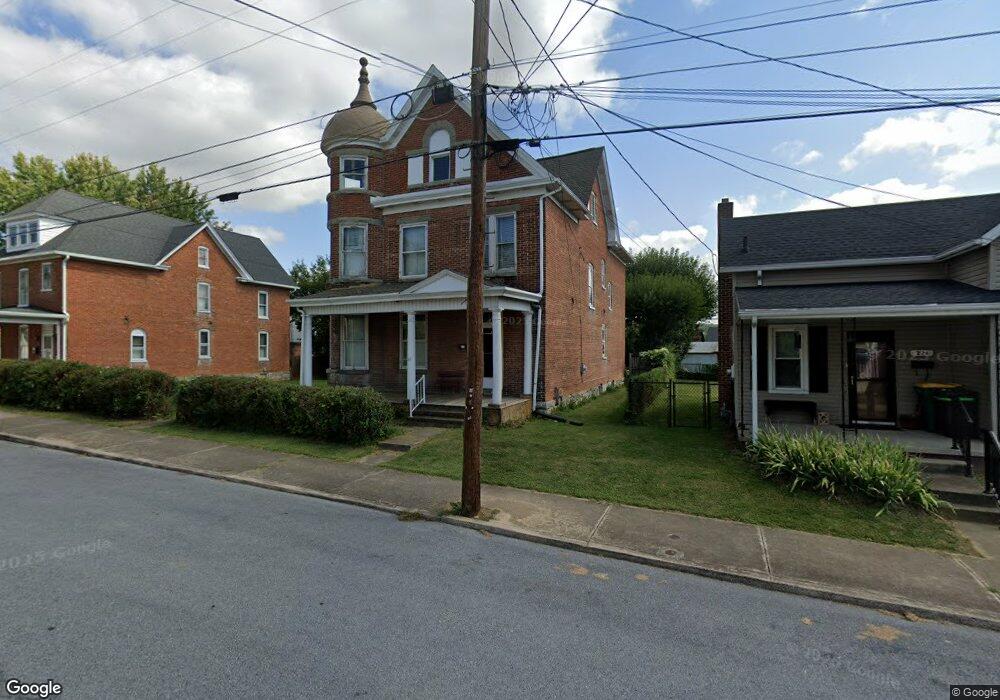 211 Hamilton Ave, Waynesboro, PA 17268 - photo 1